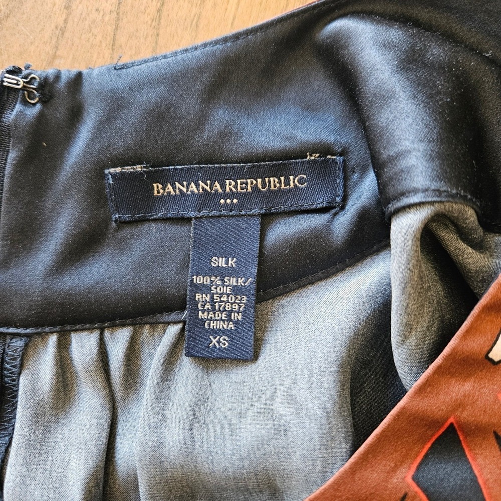 Banana Republic Silk Shift Dress Art Deco Border Print Black XS - Picture 5 of 10